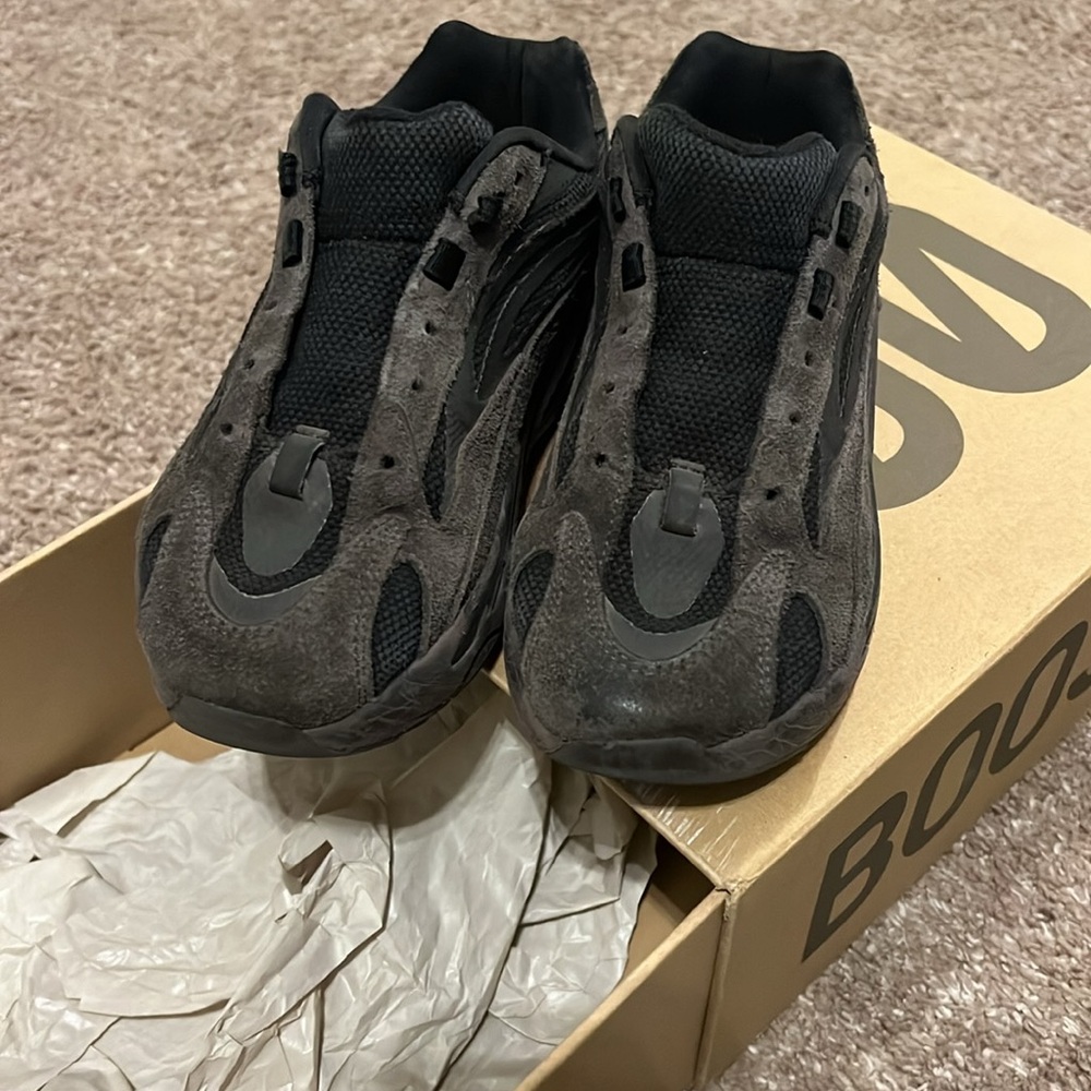 Yeezy Boost 700 V2 Kids Vanta - Picture 13 of 16